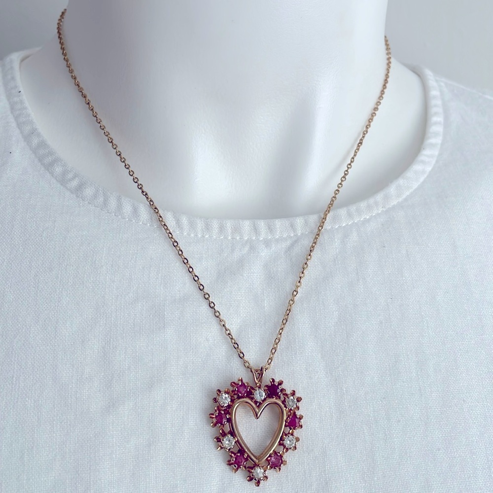 Necklace and pendant gold tone